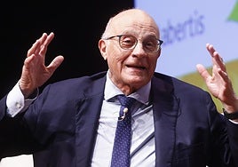 El presidente de Banco Sabadell, Josep Oliu, el lunes durante unas jornadas organizadas en Barcelona