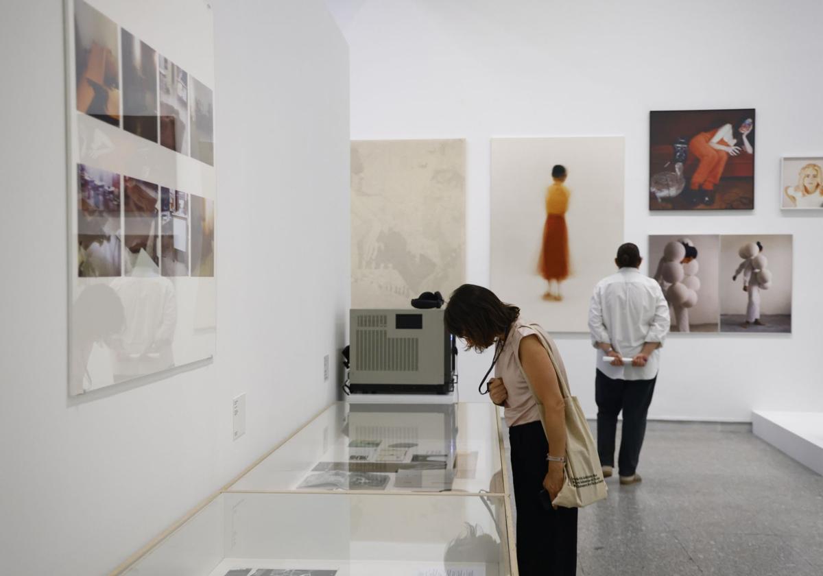 La muestra gira en torno a los primeros 15 años de Arteleku se puede ver en el museo Artium.