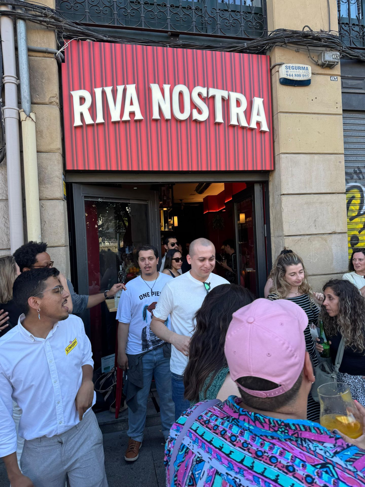 Música, mojitos y mucho ambiente: dos mellizos revolucionan el &#039;tardeo&#039; en el Muelle Marzana