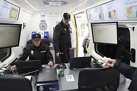 Los costes establecidos por el Ministerio del Interior son de 12 euros por cada DNI y 30 euros por cada pasaporte