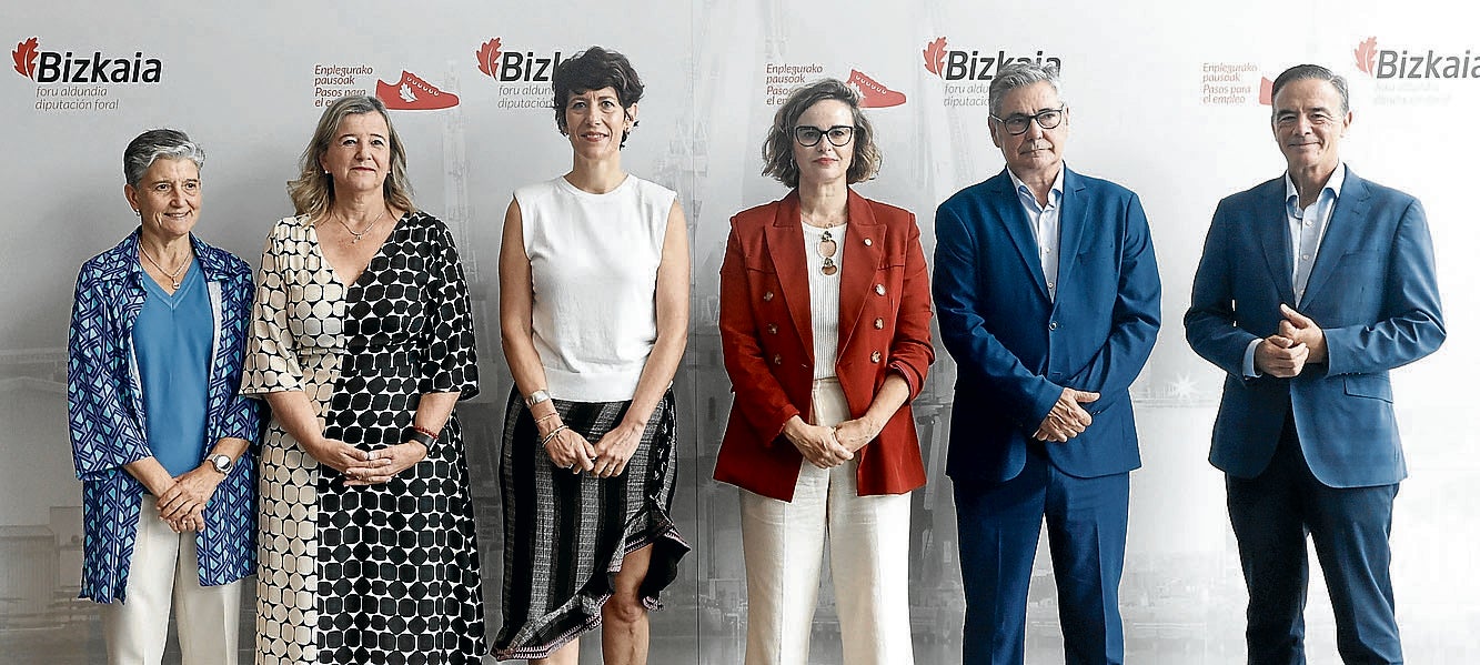 Sara de la Rica, Teresa Laespada, Elma Saiz, Elixabete Etxanobe, Alfonso Gurpegui y Guillermo Dorronsoro