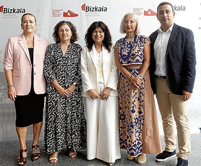 Isabel Muela, Trinidad L. Vicente, Susana González, Gloria Múgica y Natxo Rodríguez