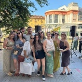 Música, mojitos y mucho ambiente: dos mellizos revolucionan el 'tardeo' en el Muelle Marzana