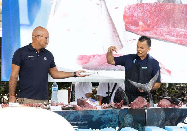 Ronqueo de un atún rojo en Los Cristianos de Arona por Juan Carlos Clemente y el biólogo Agustín Espinosa.