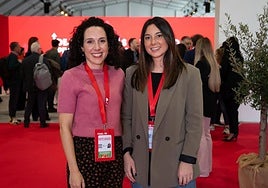 Nora Abete y Aroa Jilete, en una imagen del congreso del PSOE celebrado hace siete meses.
