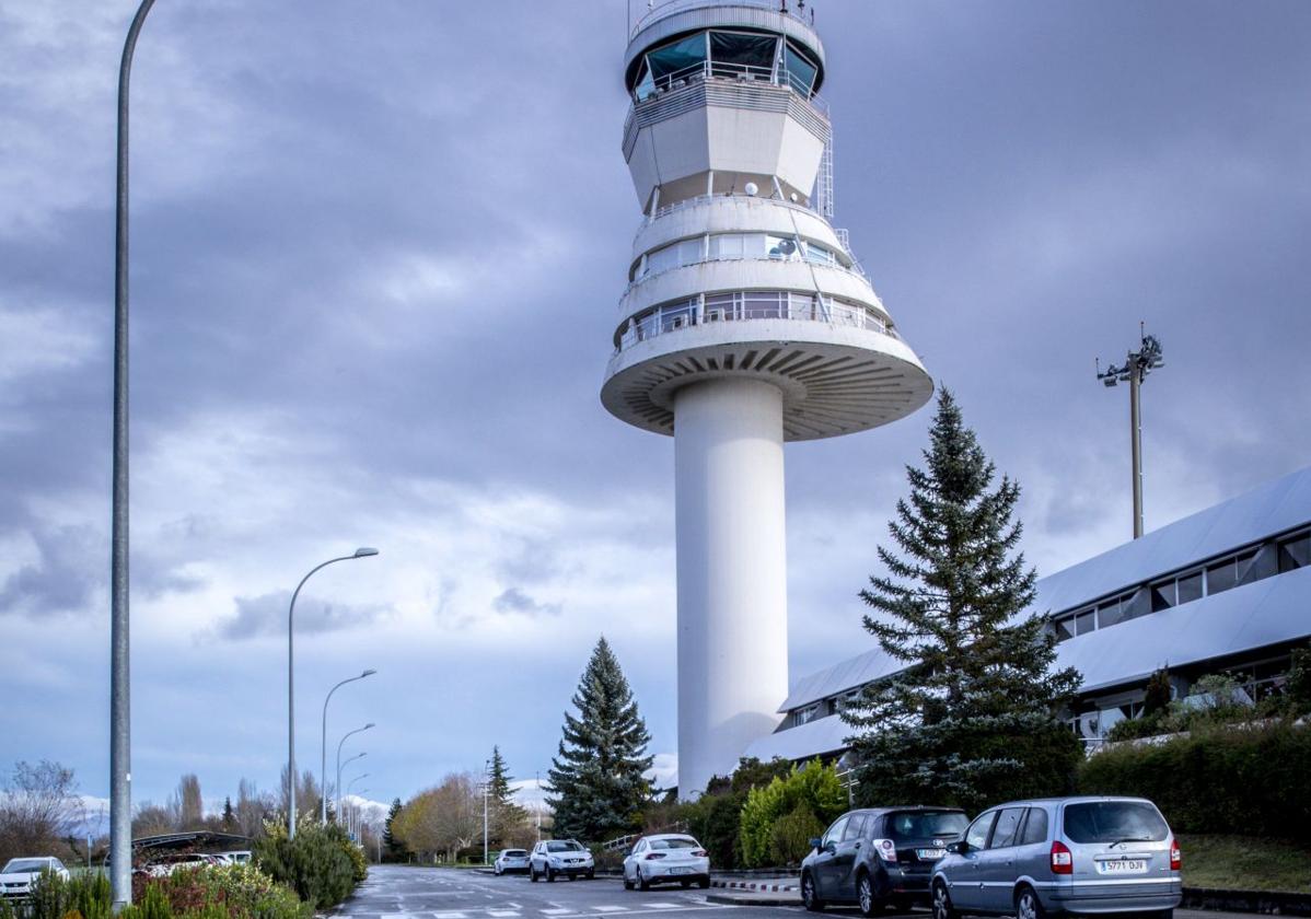 Torre de control del aeropuerto de Foronda.