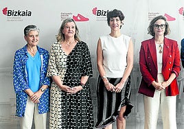 Sara de la Rica, Teresa Laespada, Elma Saiz, Elixabete Etxanobe, Alfonso Gurpegui y Guillermo Dorronsoro
