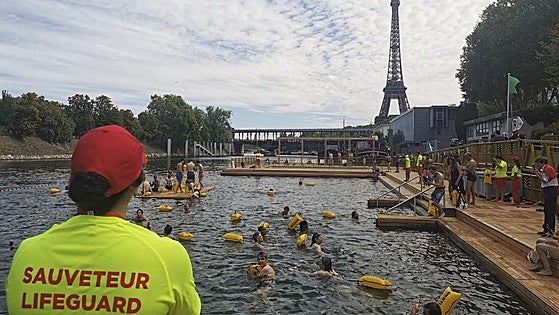París reabre el Sena para los bañistas más de un siglo después
