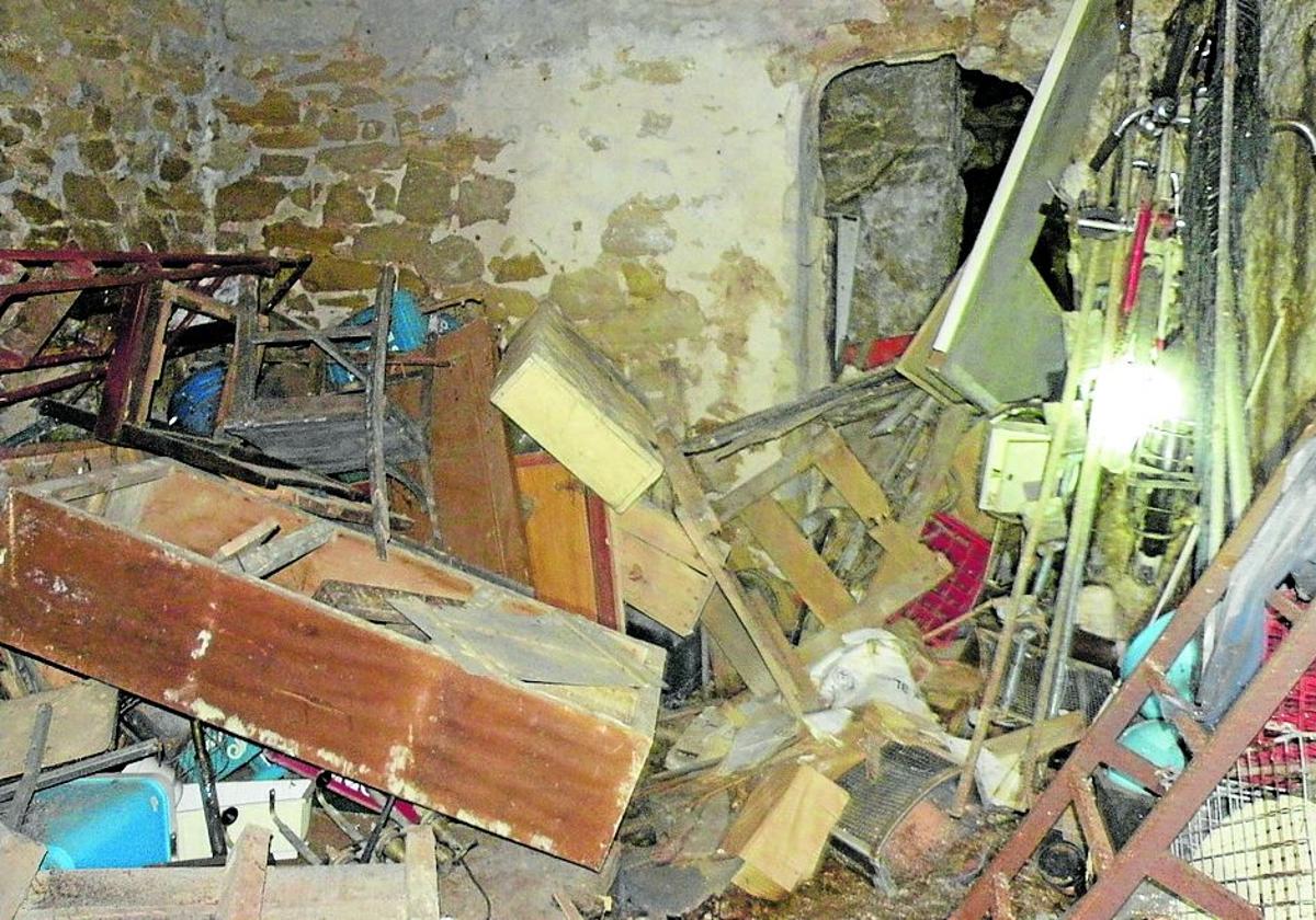 En su interior se acumula la basura.