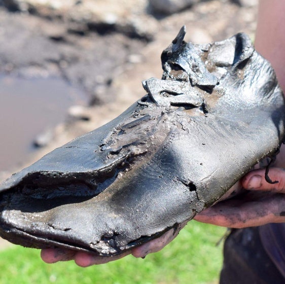 Descubren zapatos romanos gigantes de hace 2.000 años en Inglaterra