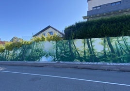 El mural en Larrakoetxe muestra un paisaje boscoso para cubrir las pintadas que había en la pared.