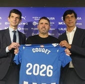 Coudet, Trocóniz y Fernández, en el acto de su renovación.