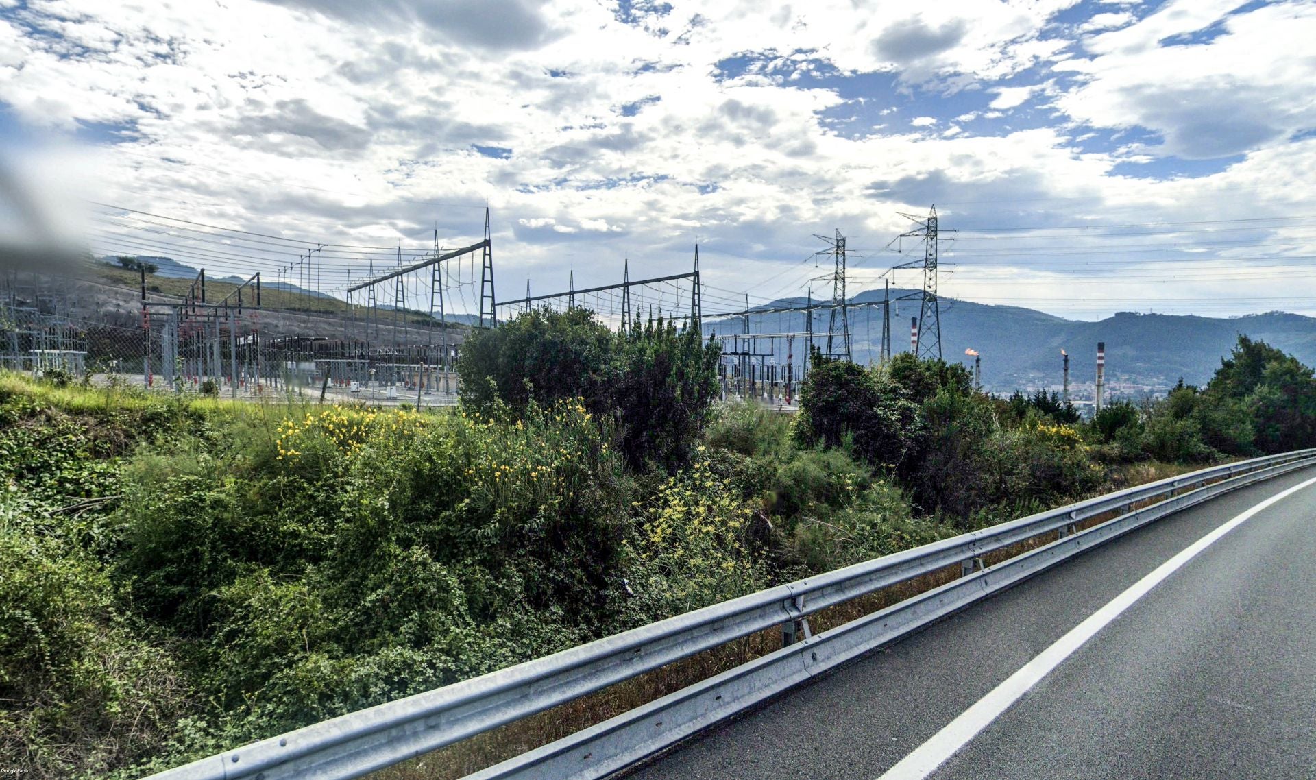 Una carrera ilegal que reunió a 600 personas obliga a desalojar un polígono en Abanto