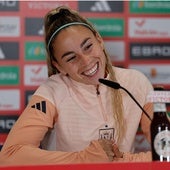 El divertido momento de Athenea sobre su lectura en la Eurocopa: «Me han pillado»
