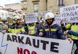 La Justicia obliga a Álava a incorporar a 46 bomberos de la polémica OPE foral