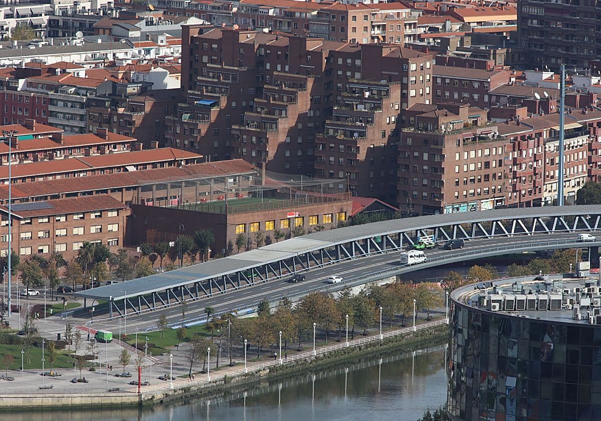 Vistas aereas de Bilbao desde el monte Kobetas.