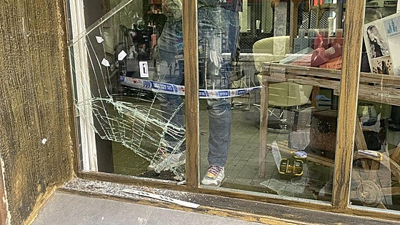 Un ladrón sale de comisaría, roba en una peluquería de Vitoria y le detienen por olvidarse una chancla dentro