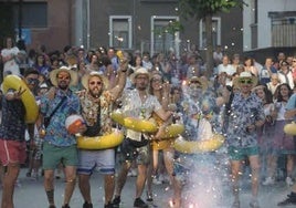 Un grupo de jóvenes disfruta en una edición anterior de las Madalenas.
