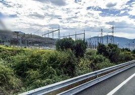Una carrera ilegal que reunió a 600 personas obliga a desalojar un polígono en Abanto