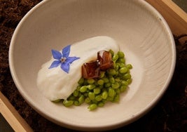 Cocina serena que evoca el paisaje de Urdaibai