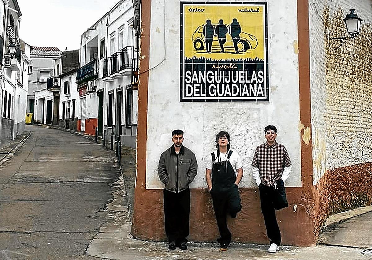 Juan Grande, Víctor Arroba y Carlos Canelada, en Casas de Don Pedro, Badajoz.