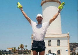 Correr 2.500 kilómetros por toda España en 50 días: la parada en Bilbao del reto solidario del influencer 'Pitufollow'
