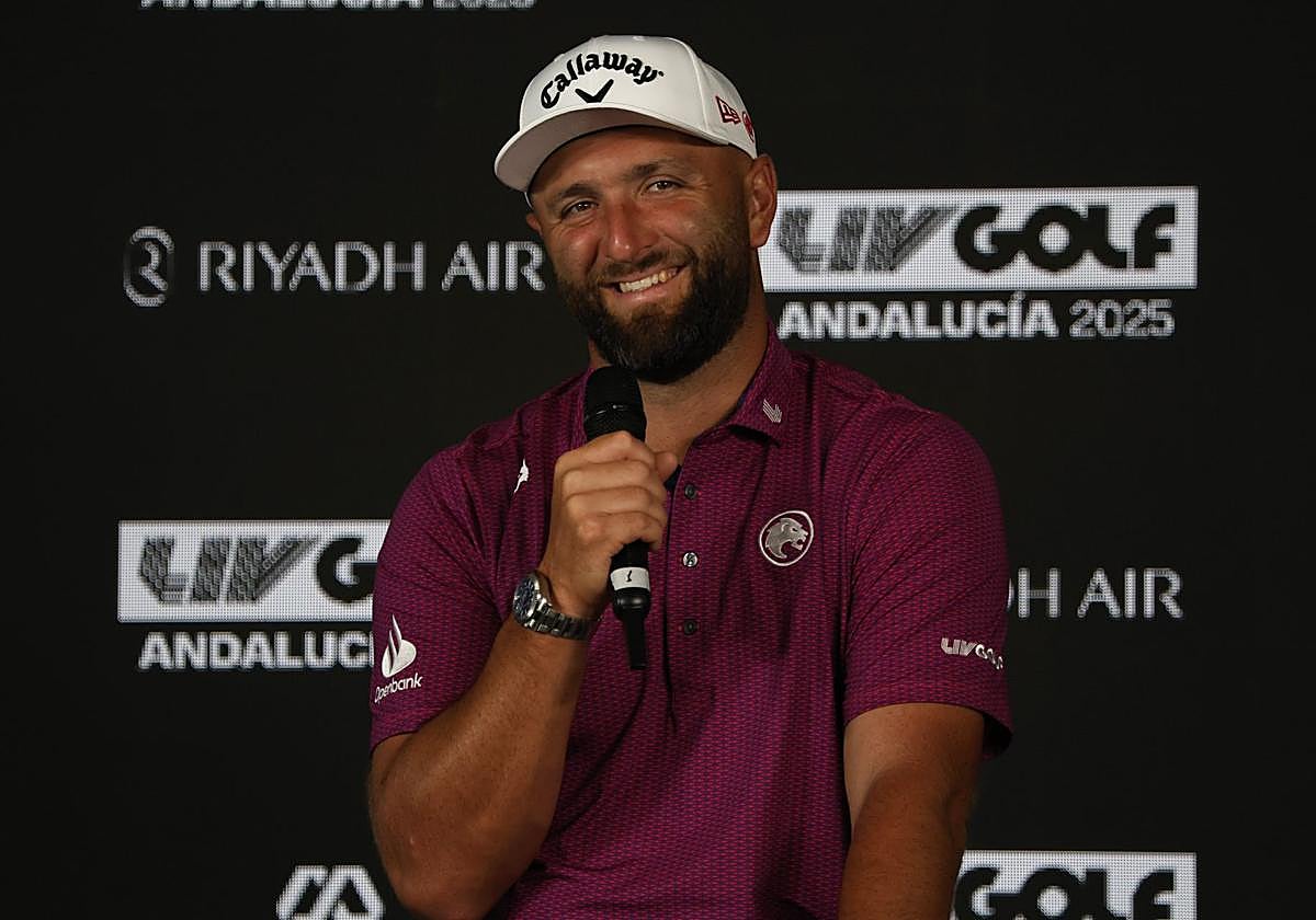 El de Barrika sonríe en la rueda de prensa previa.