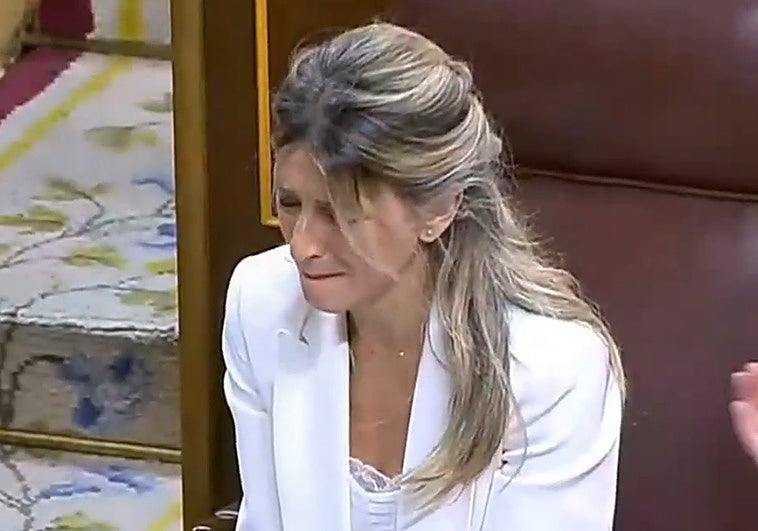 Yolanda Díaz rompe a llorar en el pleno de este miércoles.