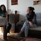 Jóvenes en un piso compartido.
