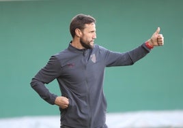 Carlos Gurpegui durante un entrenamiento del Bilbao Athletic en 2023