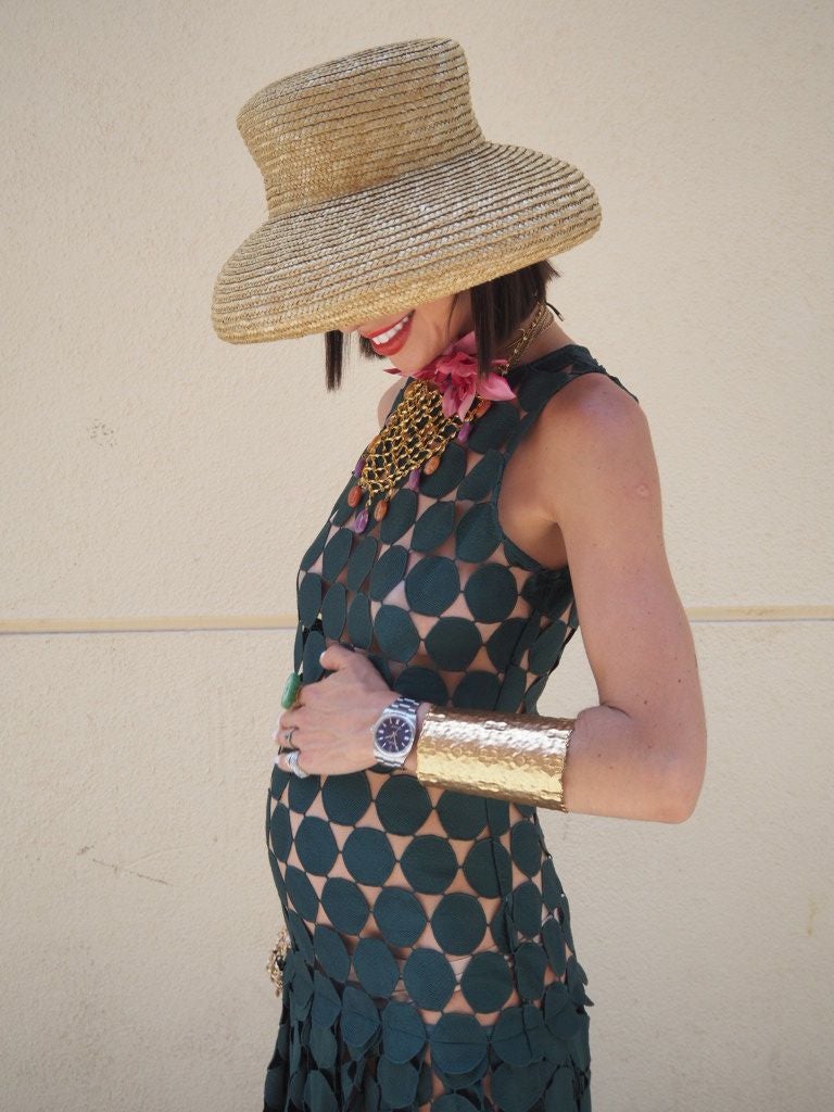 Paula, la invitada vizcaína que deslumbró en una boda en Madrid embarazada y con transparencias