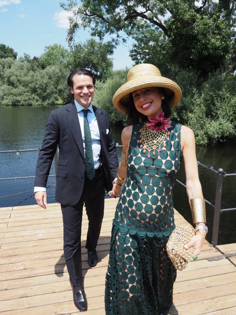 Paula, la invitada vizcaína que deslumbró en una boda en Madrid embarazada y con transparencias