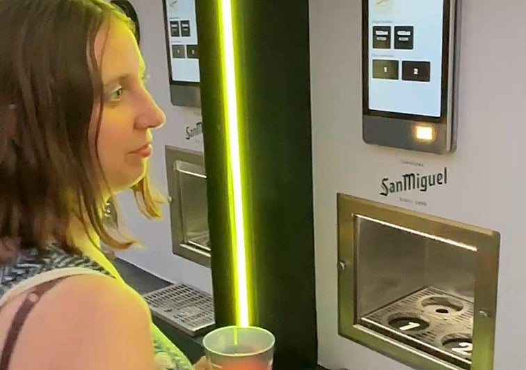 Una máquina expendedora de cerveza en el Bilbao BBK Live, la novedad más llamativa para los amantes de la birra