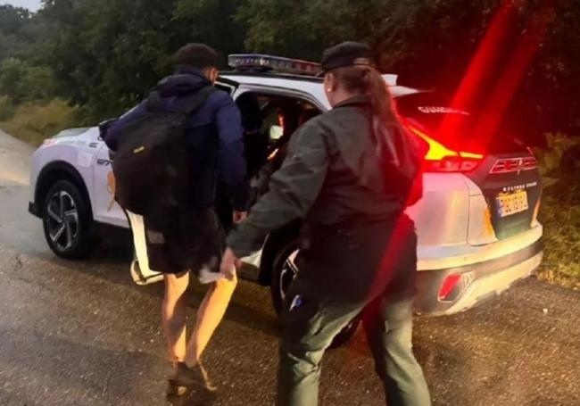 La Guardia Civil de Burgos desaloja varios campamentos de verano en Las Merindades a causa de la fuerte tormenta.