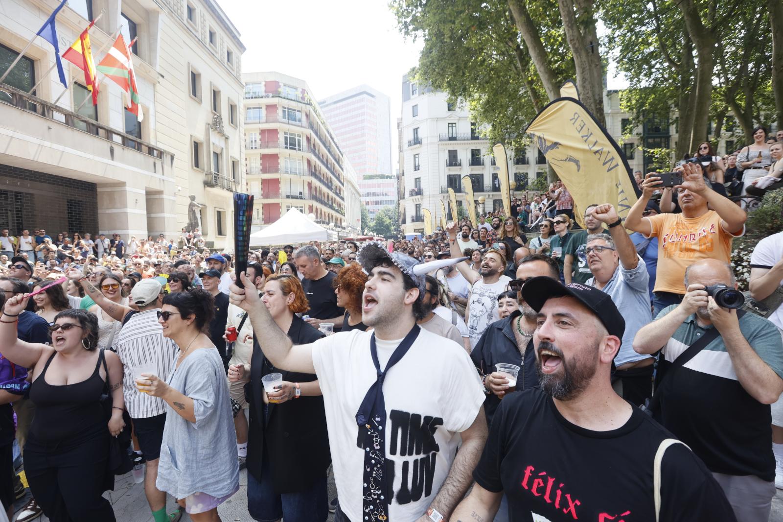 Llenazo en los Jardines de Albia para celebrar el cierre de los conciertos gratuitos de Bereziak.