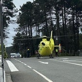 Imagen de archivo de un helicóptero en plena carretera acudiendo a otro accidente.