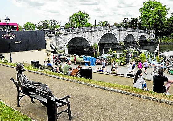 La estatua de Virginia Wolf en un parque de Richmond.