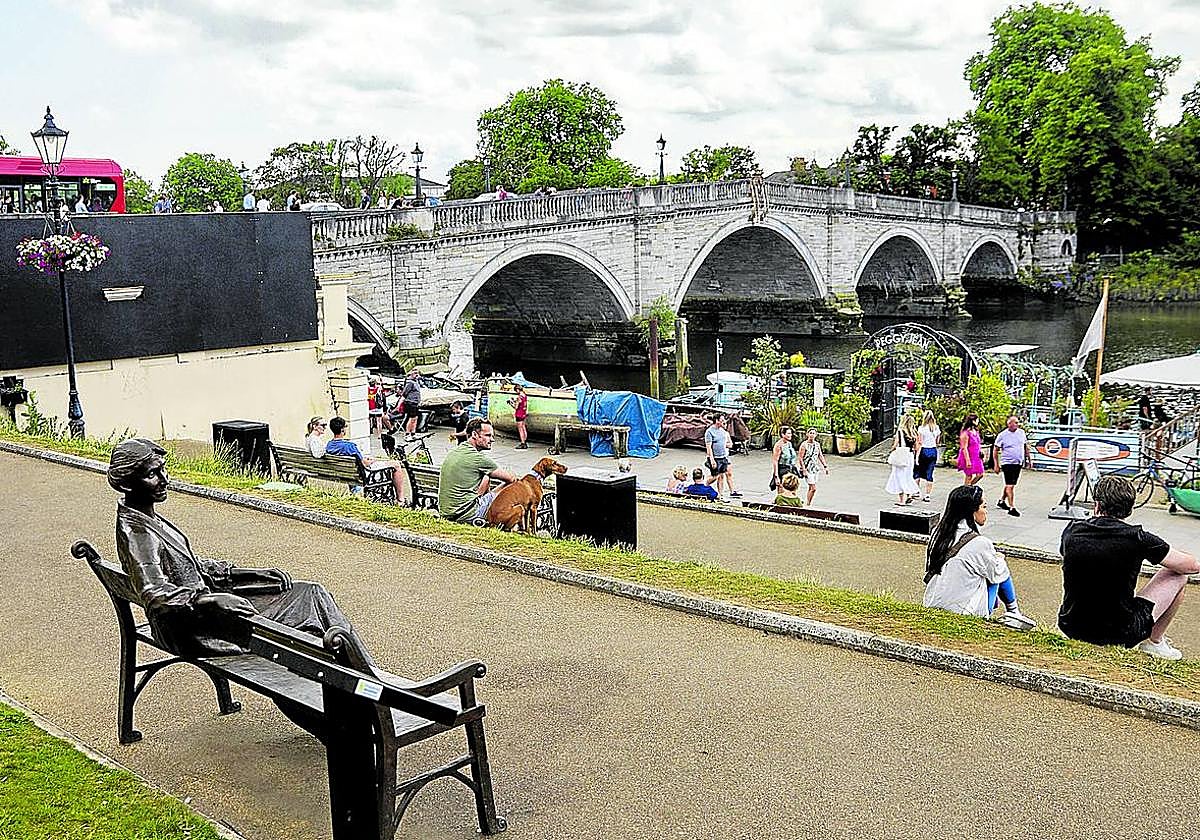 La estatua de Virginia Wolf en un parque de Richmond.