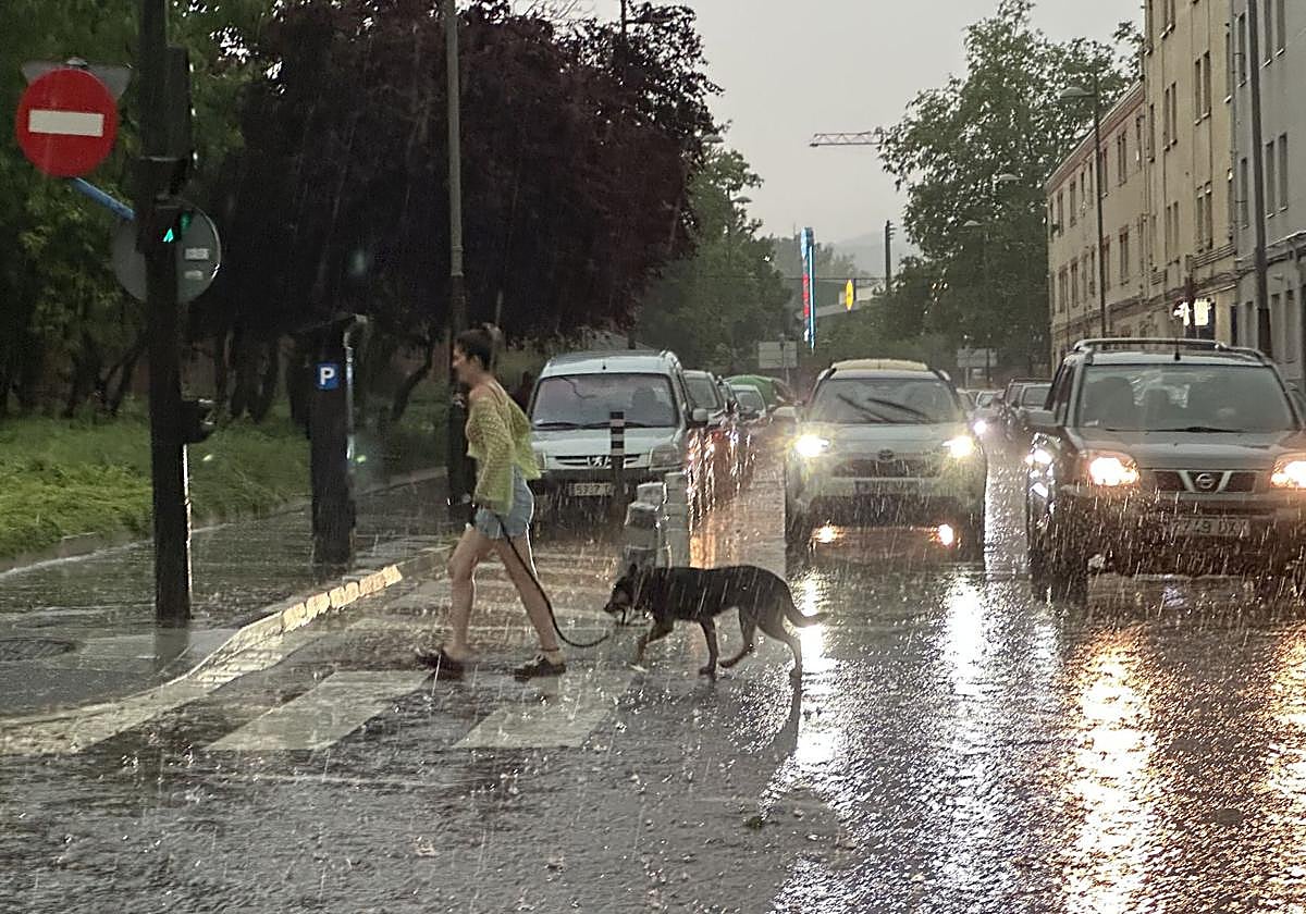 Imagen de una tormenta anterior en Vitoria.