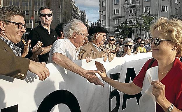 Concentración de Gesto en Bilbao tras el aseisnato de Juan Mari Jauregui.