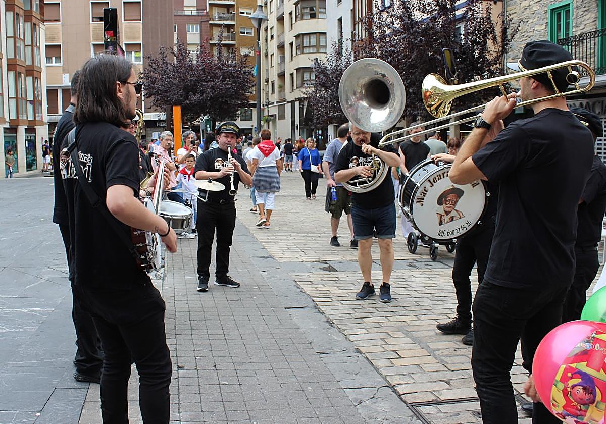 La música es parte fundamental de la programación de las fiestas patronales ermuarras.