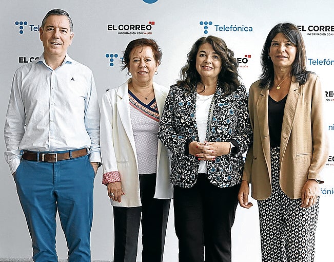 Natxo Oltalora, Elena Lete, Lorea Mendoza y Amaia Ruiz.