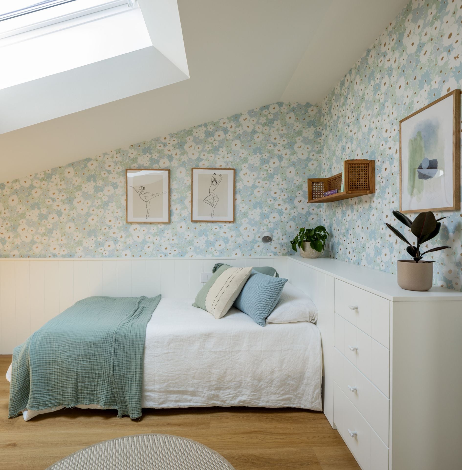 De Bilbao a la costa: un hogar luminoso y marinero en Sopela para una familia con dos hijas adolescentes