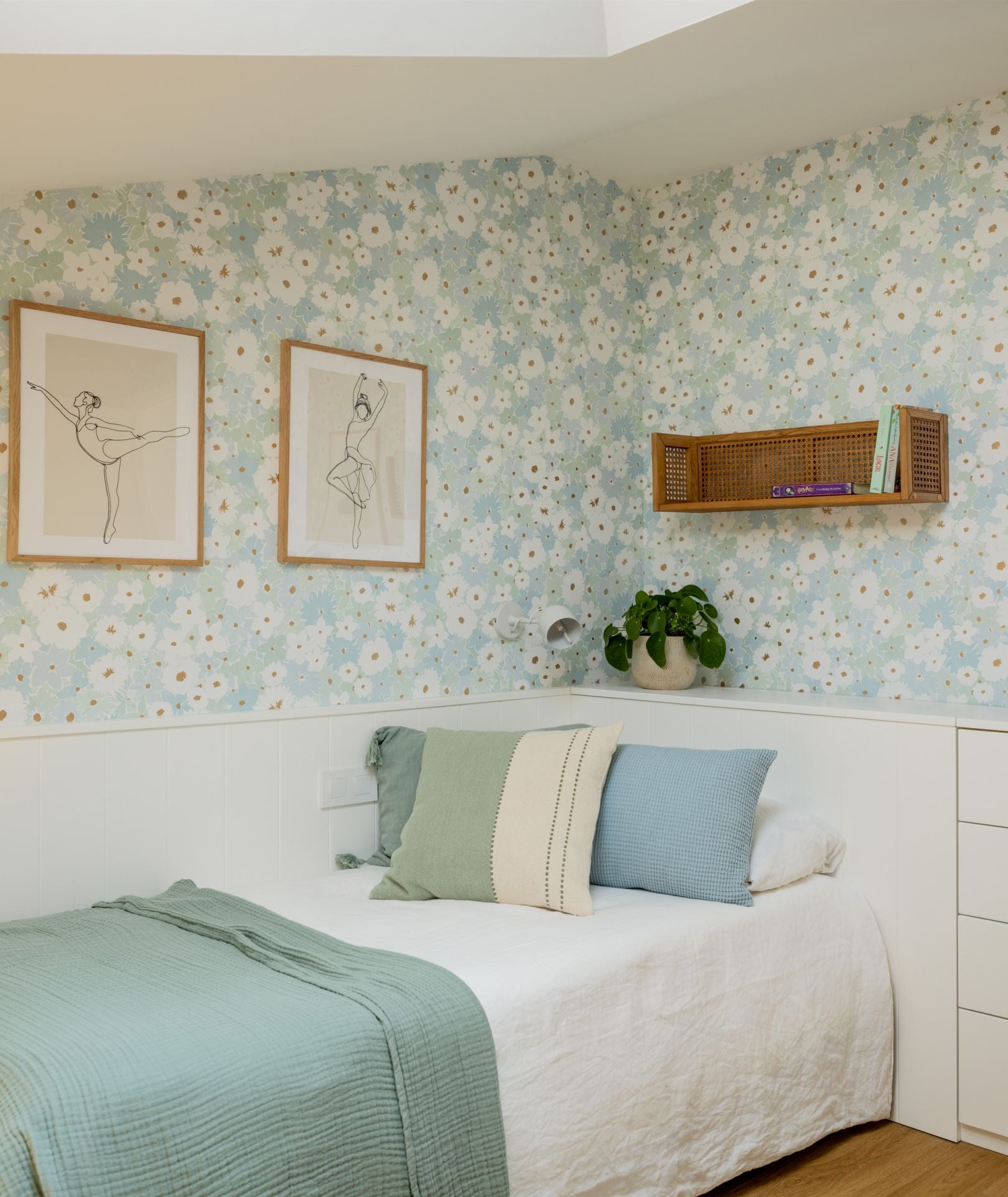 De Bilbao a la costa: un hogar luminoso y marinero en Sopela para una familia con dos hijas adolescentes