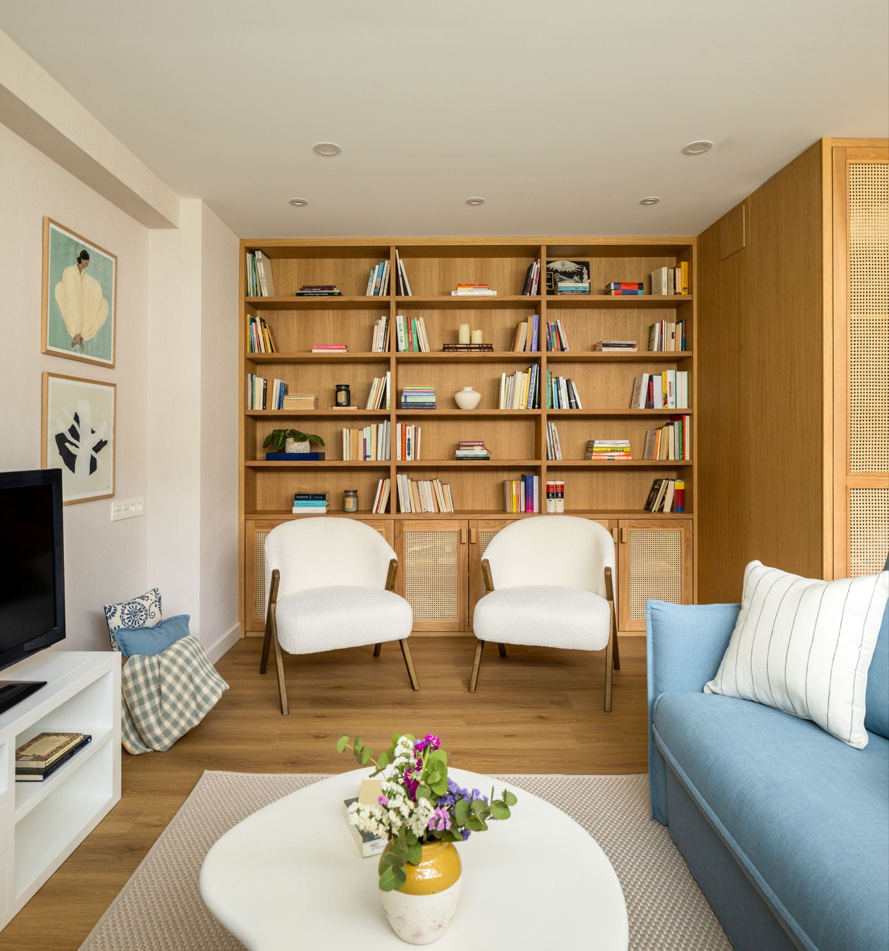 De Bilbao a la costa: un hogar luminoso y marinero en Sopela para una familia con dos hijas adolescentes