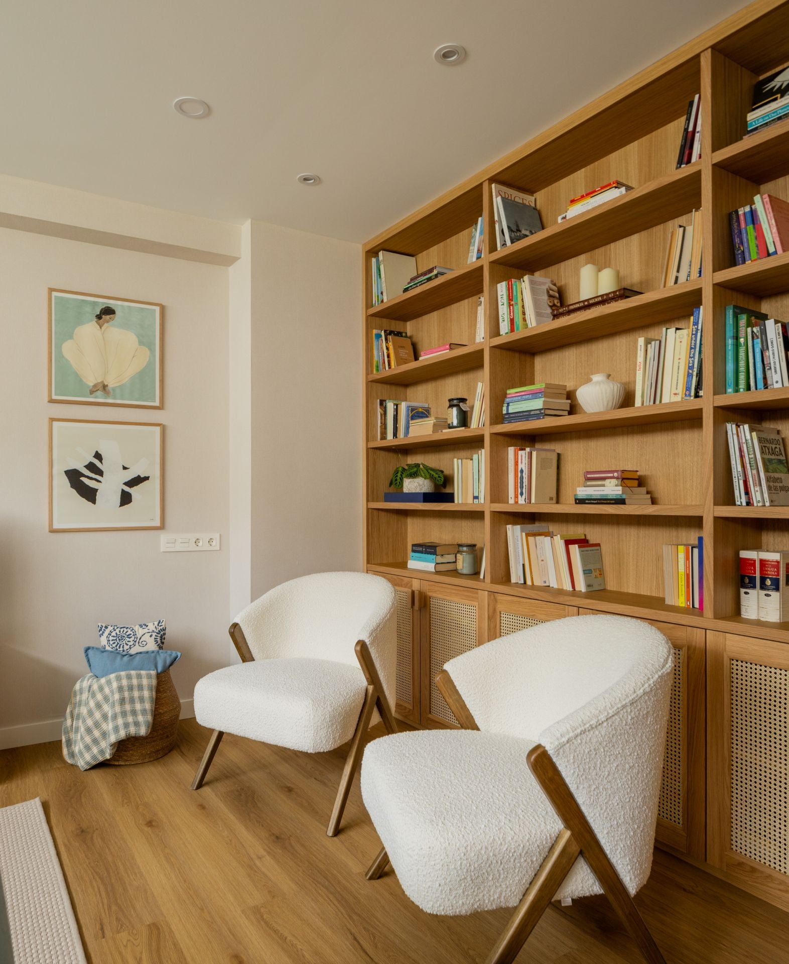 De Bilbao a la costa: un hogar luminoso y marinero en Sopela para una familia con dos hijas adolescentes