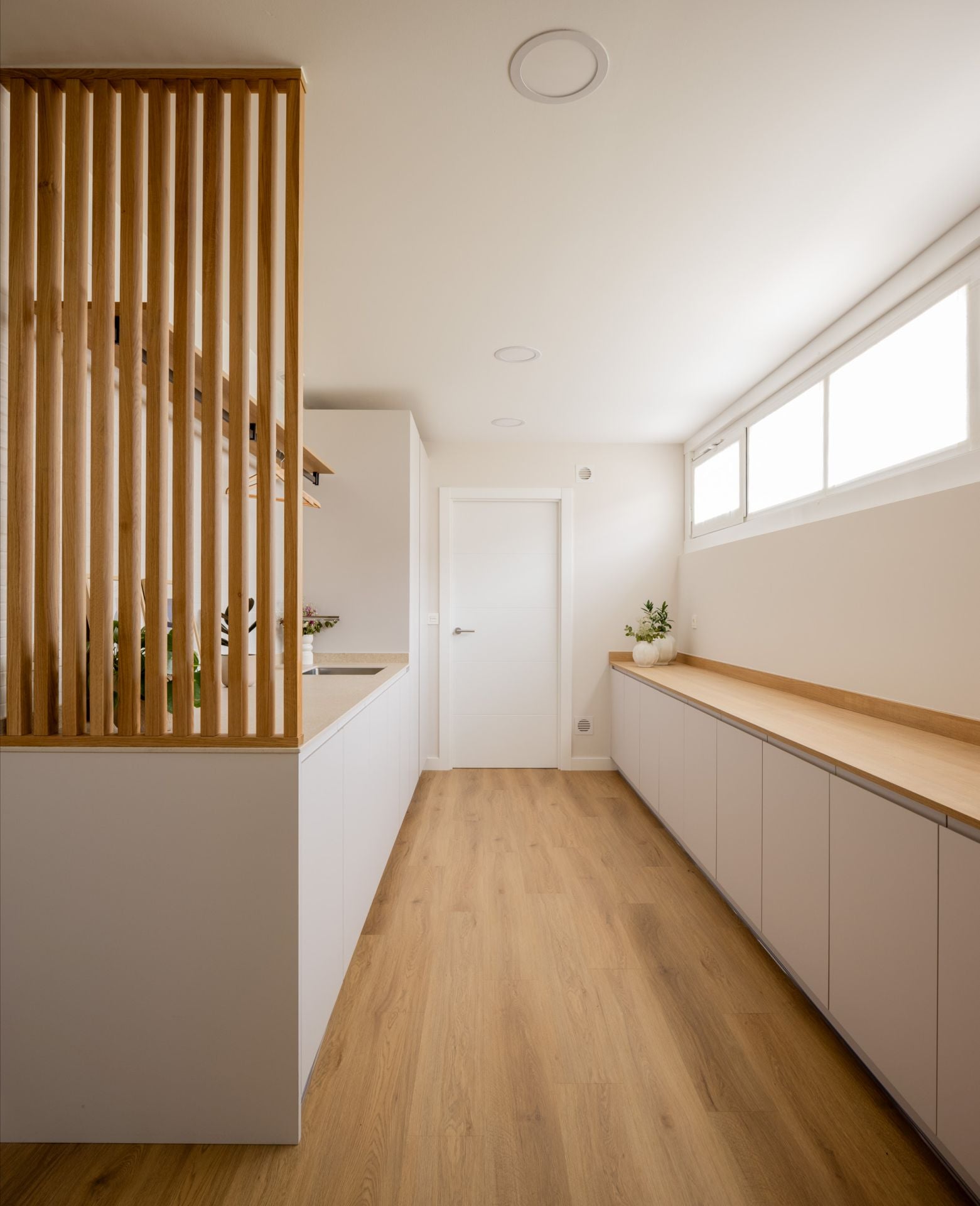 De Bilbao a la costa: un hogar luminoso y marinero en Sopela para una familia con dos hijas adolescentes