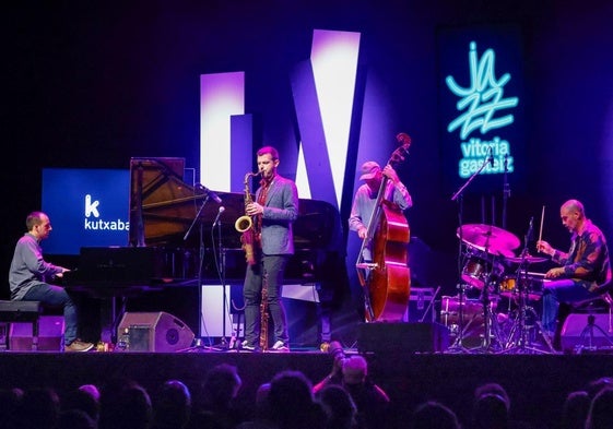 El contrabajista Javier Callén, el saxofonista Alberto Arteta, el pianista Íñigo Ruiz de Gordejuela y el batería Borja Barrueta.