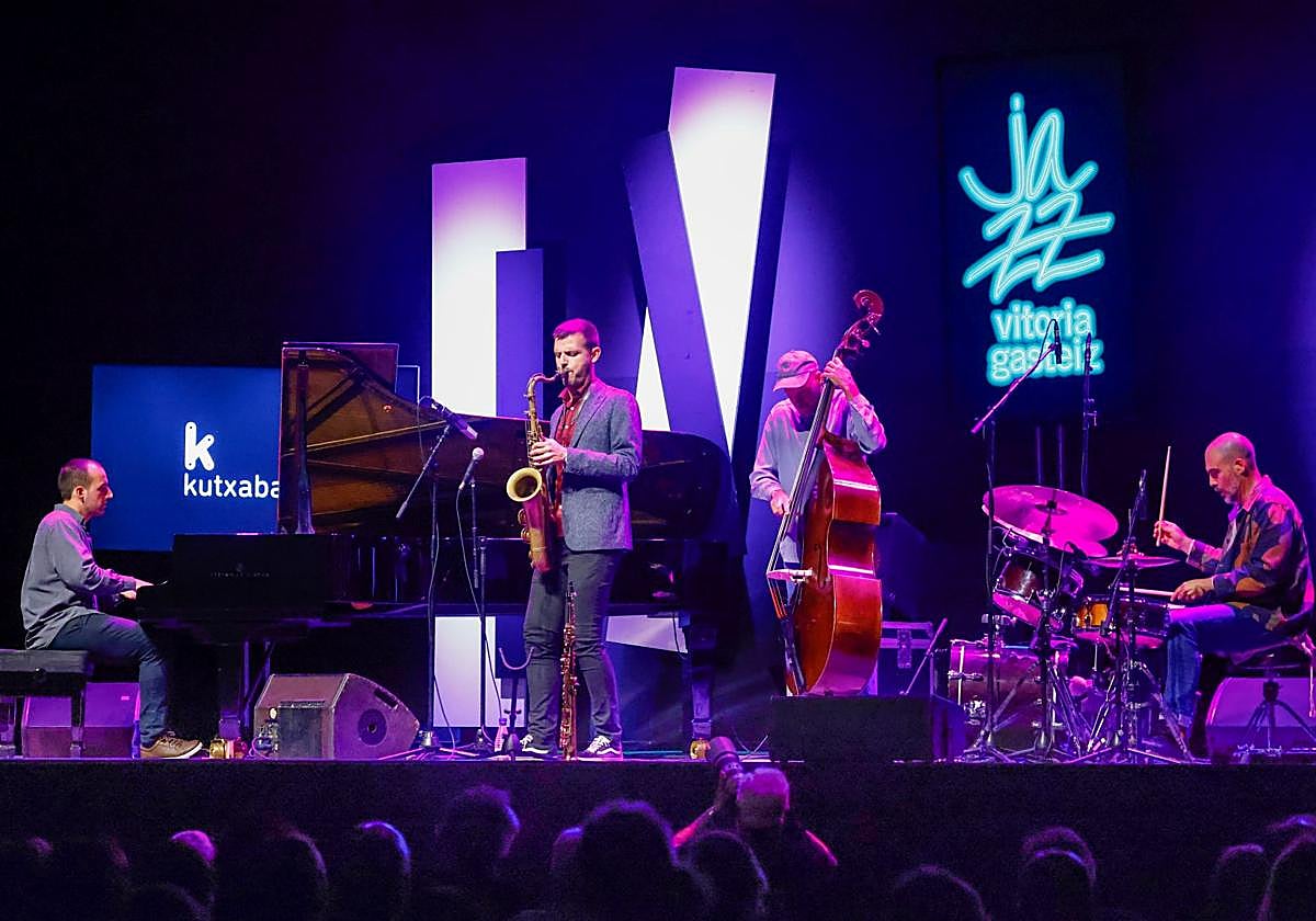 El contrabajista Javier Callén, el saxofonista Alberto Arteta, el pianista Íñigo Ruiz de Gordejuela y el batería Borja Barrueta.