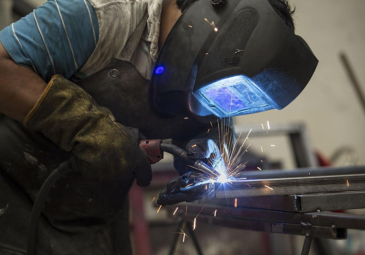 La industria es el sector que más peso relativo ha perdido durante los últimos años en Euskadi.